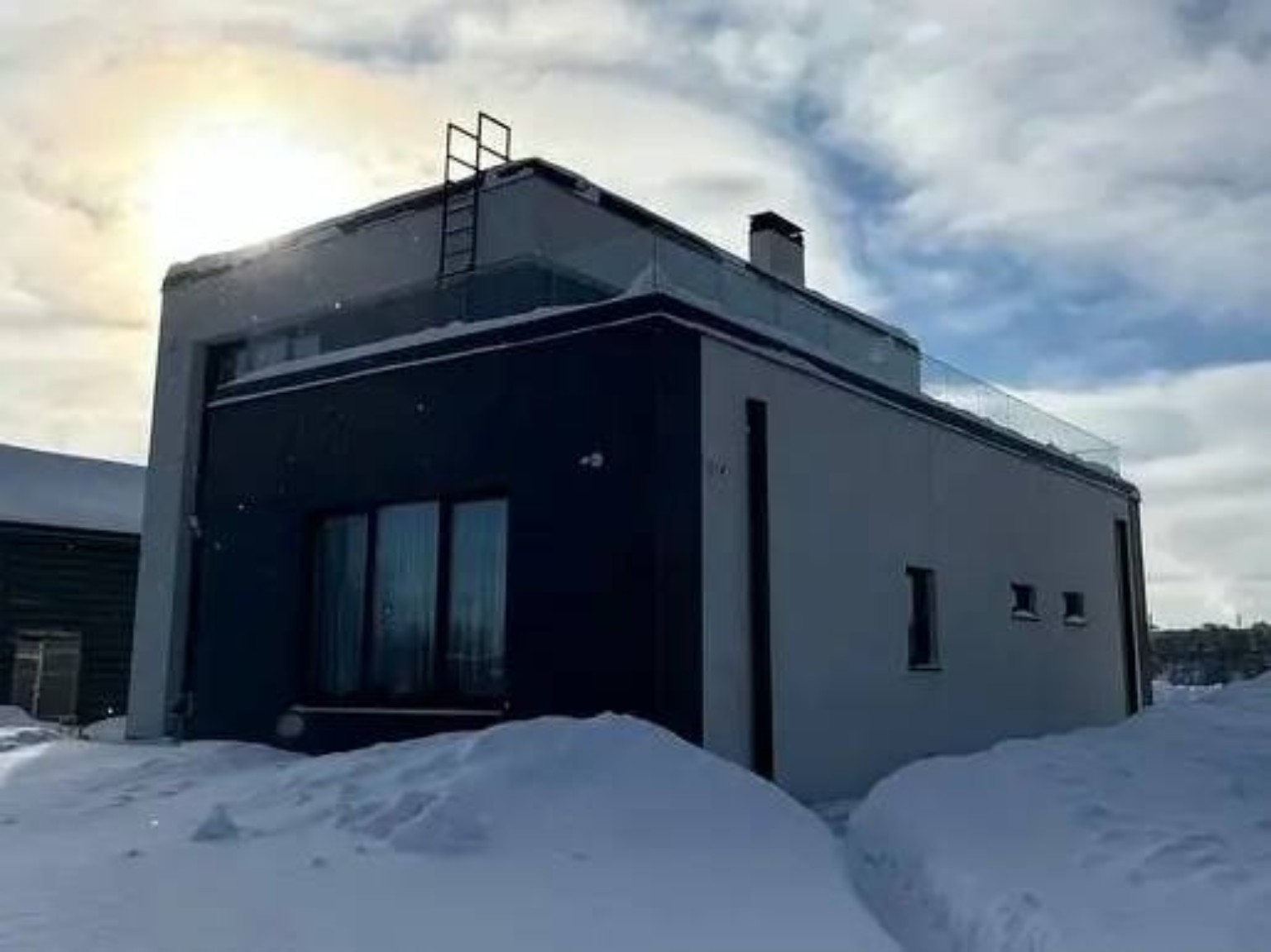 Дом со стороны двора — дом Горизонт